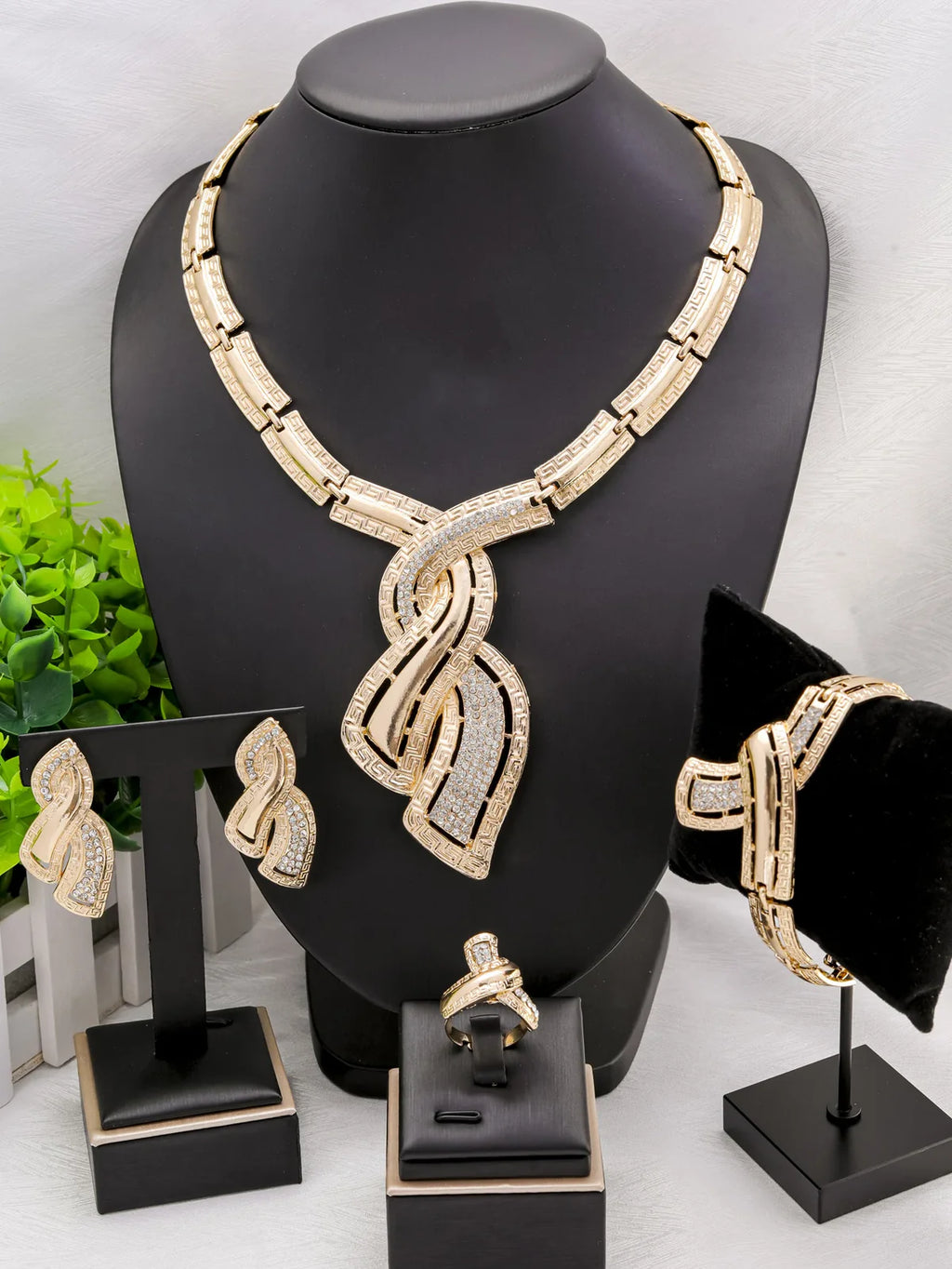 Luxury Dubai Gold Jewelry Set – 18K Gold Plated Necklace, Earrings, Bracelet & Ring